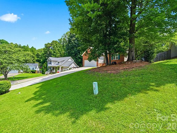 4th image of 1008 Raywood Ct