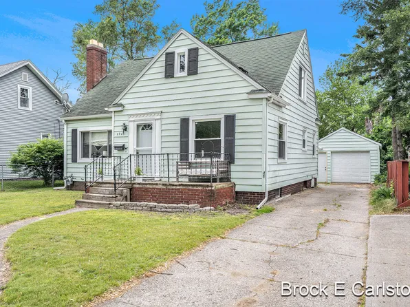 2945 Roosevelt Rd, Muskegon, MI 49441