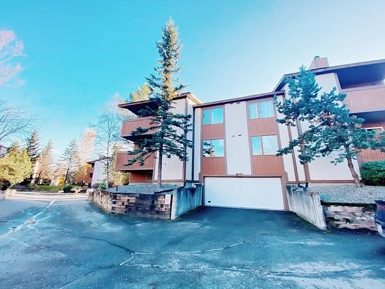 7270 Huntsmen Cir #F — Photo 12