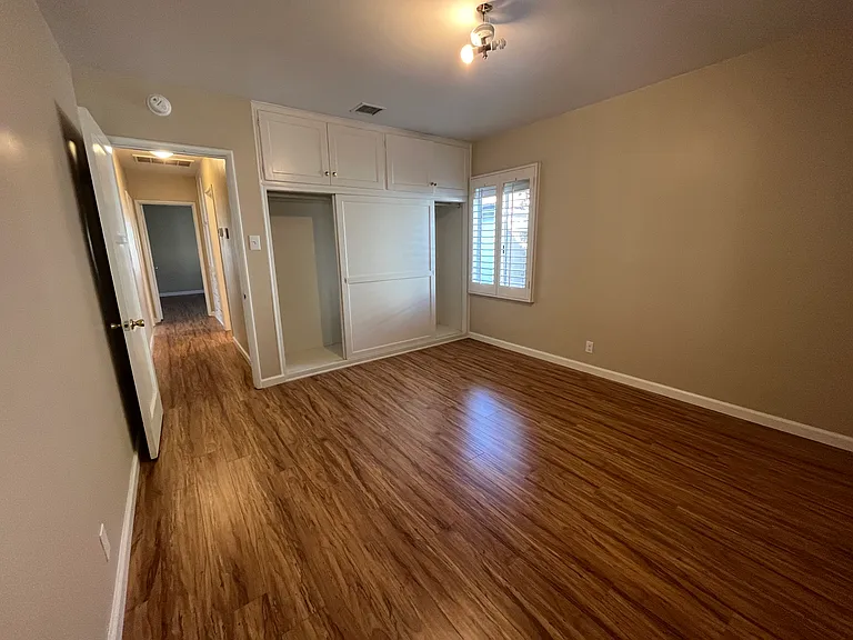 13836 Cohasset St — Photo 16