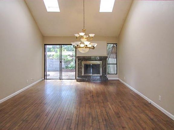 3rd image of 1116 W Hillsdale Blvd