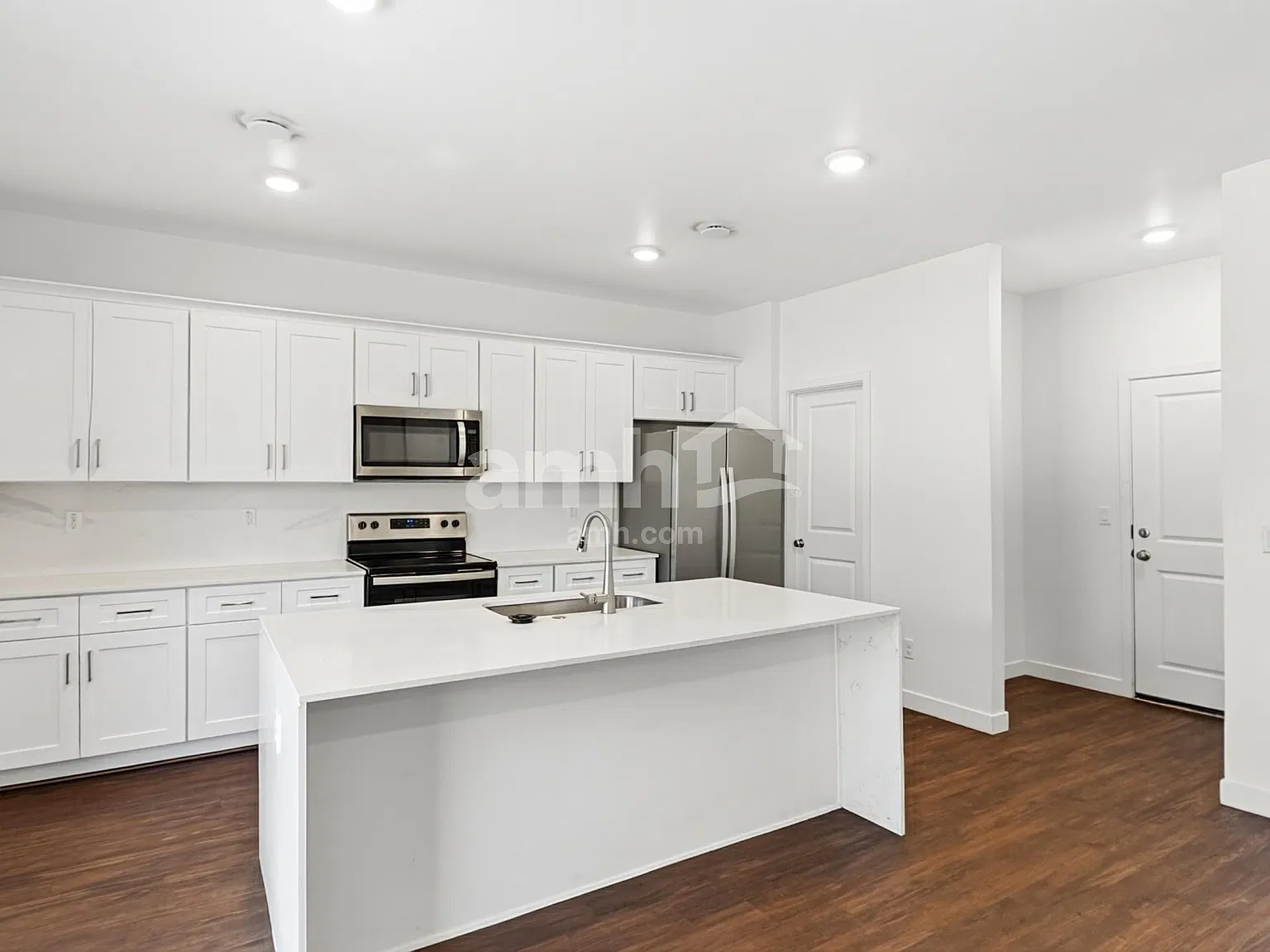 5 bed, 3.0 bath, 2485 sqft, $2,810 — Photo 3