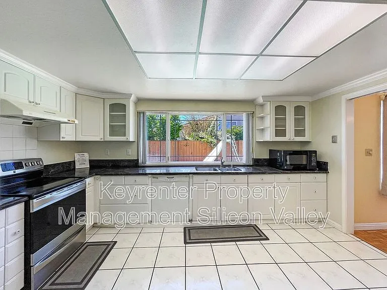 1293 Knollview Dr — Photo 9
