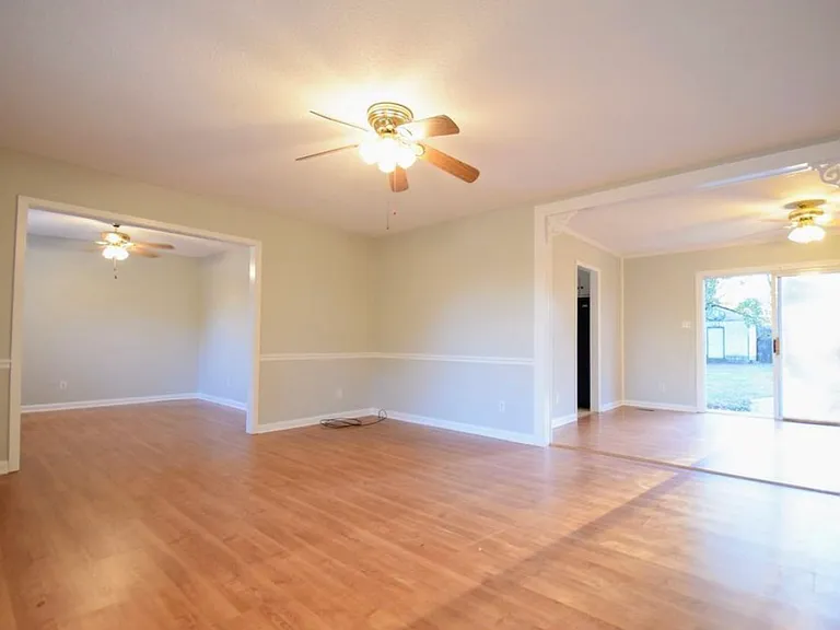 1220 Marlborough Rd — Photo 2