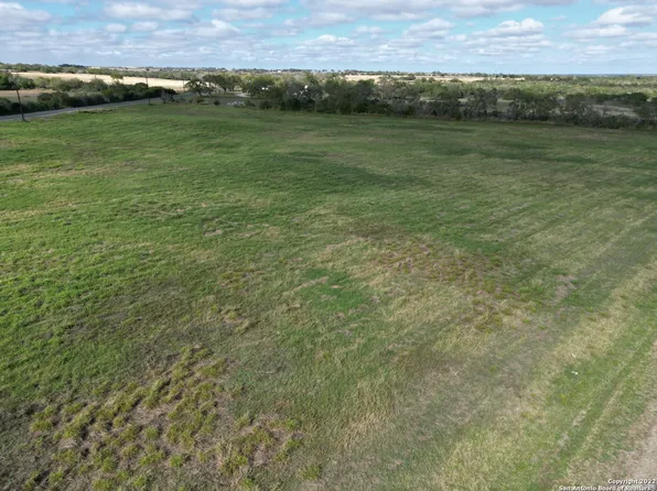 106 County Road 222, Three Rivers, TX 78071