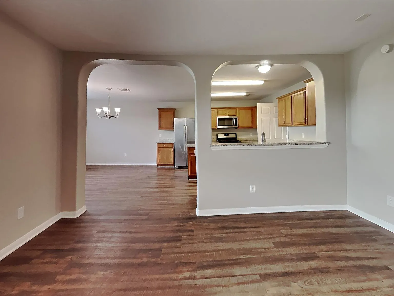 3 bed, 2.5 bath, 2460 sqft, $2,250 — Photo 2