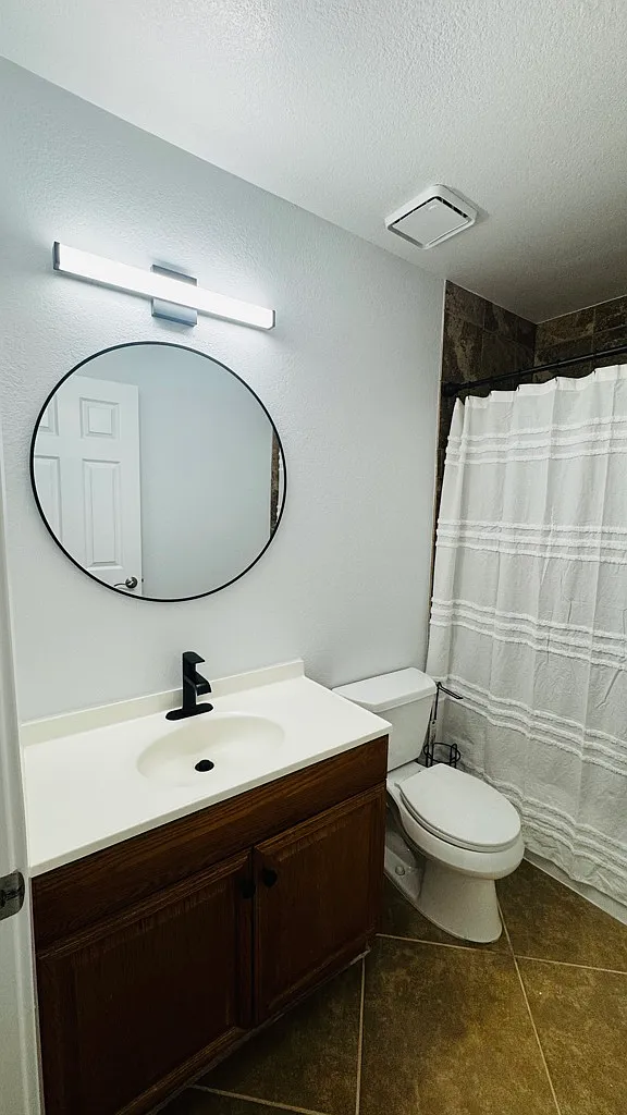 Charming 2BR, In-Unit Washer/Dryer, Private Fenced Yard, Pets welcome — Photo 2