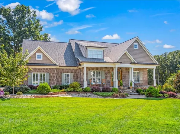 2440 Wellsburg Ct, Clemmons, NC 27012