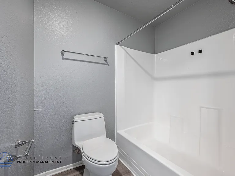 Rollingwood Apartments — Photo 26
