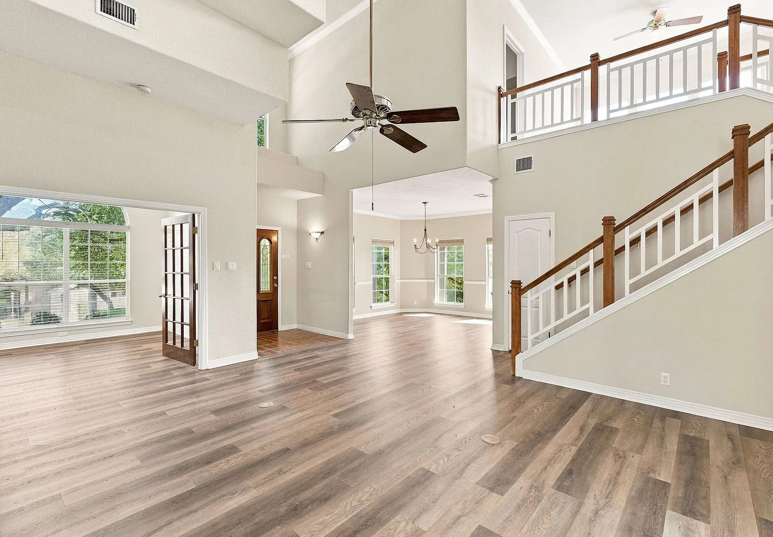 3 bed, 2.5 bath, 2467 sqft, $3,150 — Photo 2