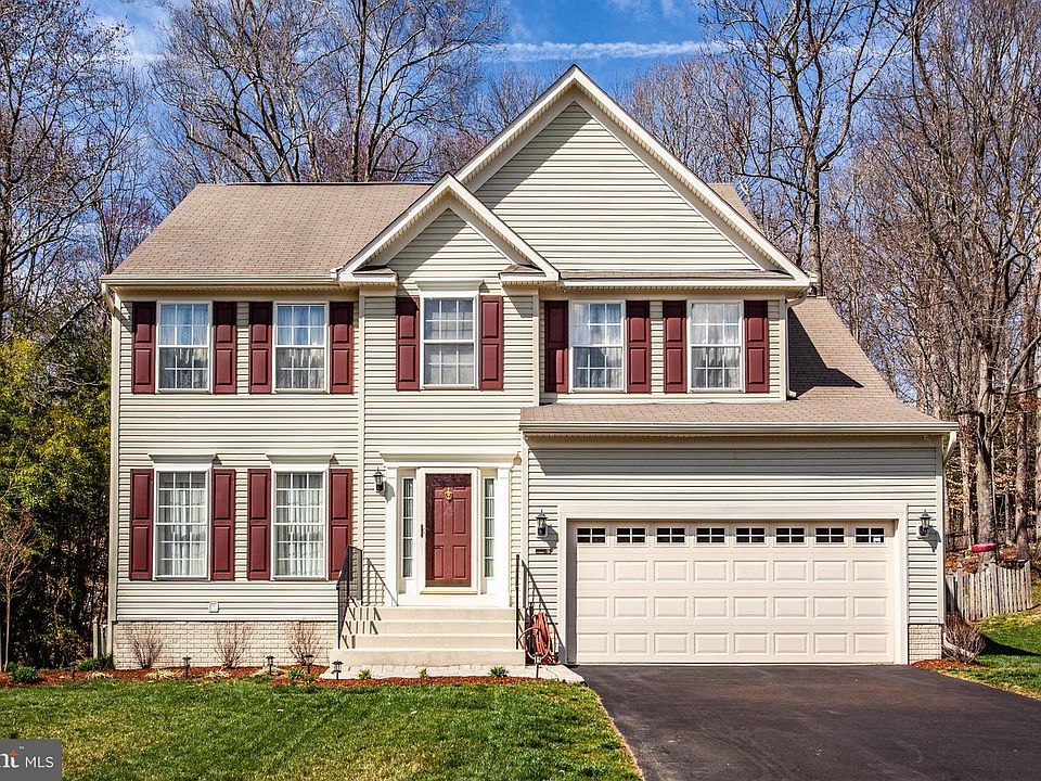1st image of 10 Pennsbury Ct