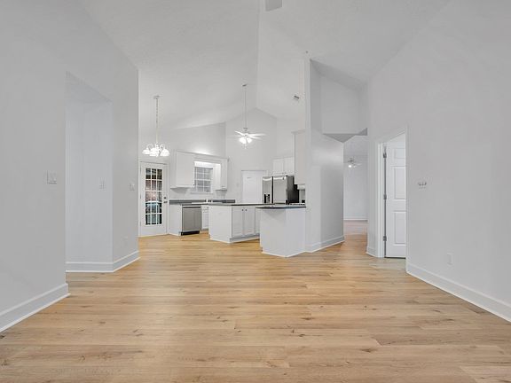 4th image of 201 Thornberg Dr