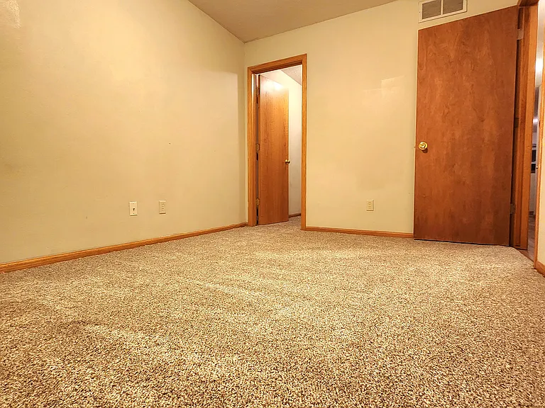 1043 Butler Ave — Photo 7