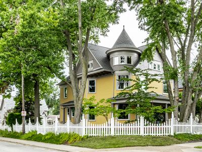 2404 Broadway St, Indianapolis, IN, 46205