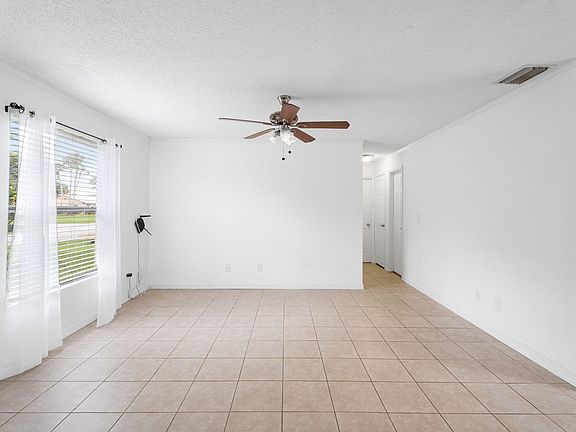 2nd image of 1057 SW Gastador Avenue