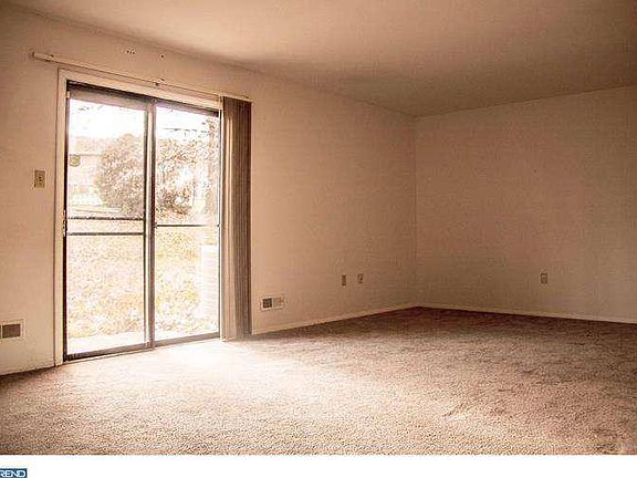 5th image of 45 Stephanie Dr