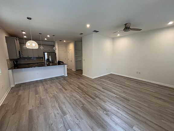 4th image of 2292 Centerra Loop
