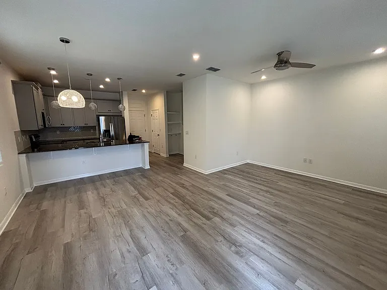 2292 Centerra Loop — Photo 4