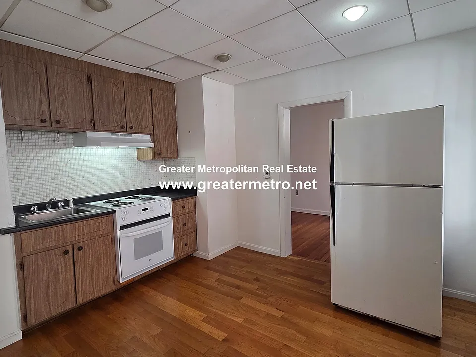 32 Charter St #4