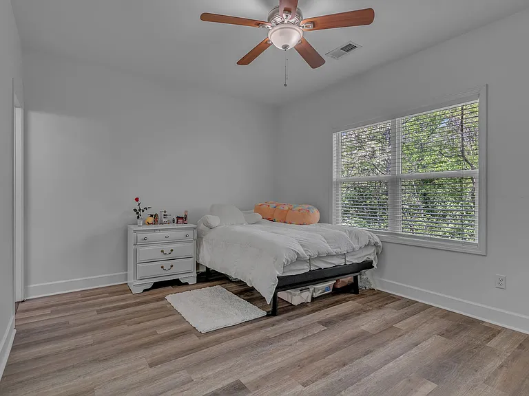 2045 Pinecrest Dr — Photo 9