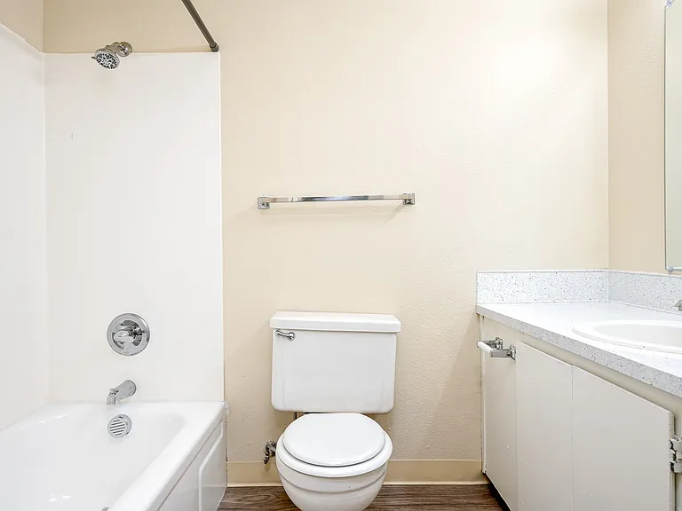 Sunset Apartments | Bathroom