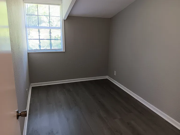 3 bed, 1.5 bath, $895 — Photo 13