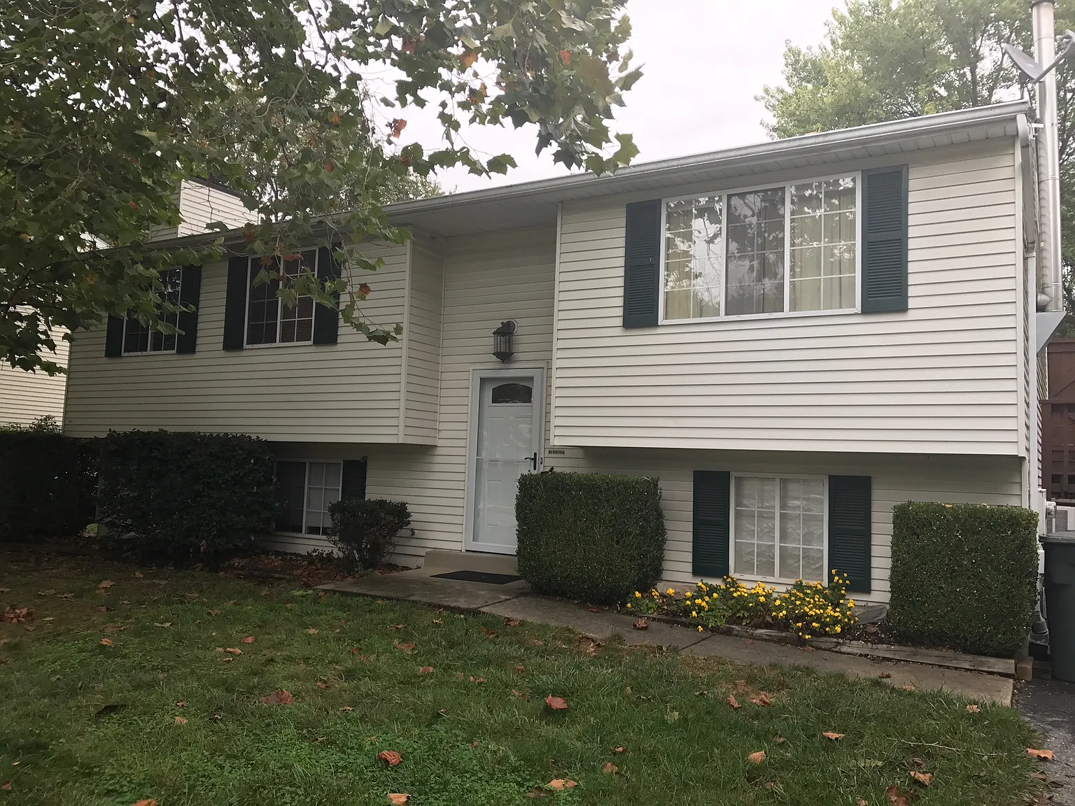 1786 Valleyside Dr photo 1
