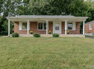 2121 Elm St, Saint Charles, MO 63301