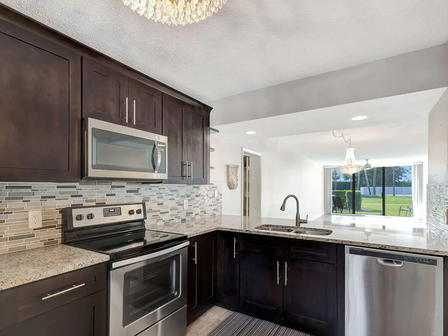 2 bed, 2.0 bath, 1442 sqft, $2,400 — Photo 2