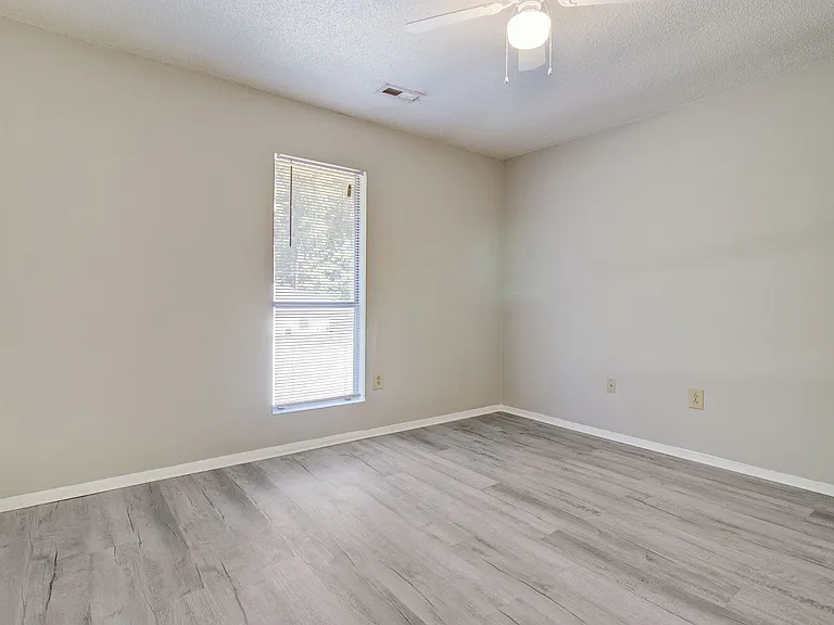 Lamplighter Apartments — Photo 10