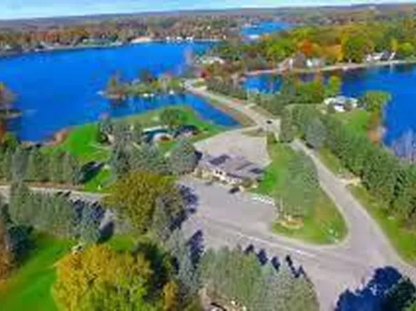 8135 Island Ct, Stanwood, MI 49346
