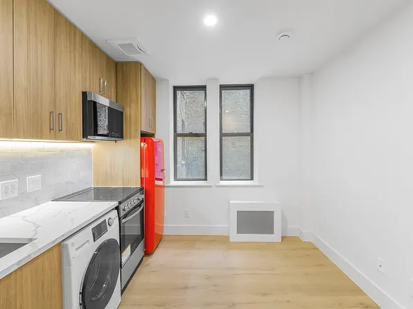 236 West 15th Street image 2 of 6