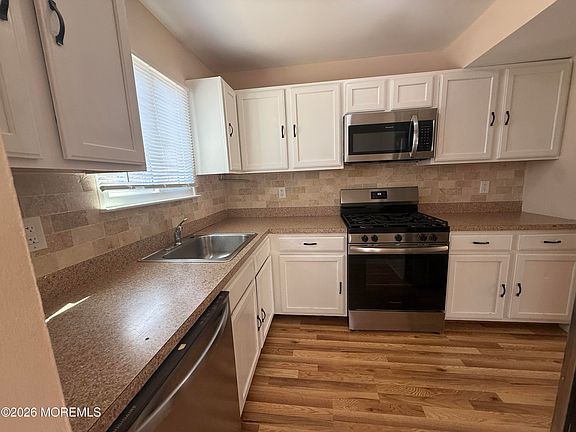 4th image of 1 Max Place