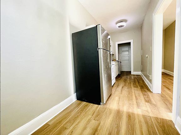 3rd image of 311 S Grandview Ave APT 7