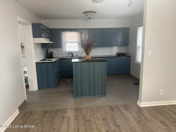 1818 Lewiston Dr, Louisville, KY 40216