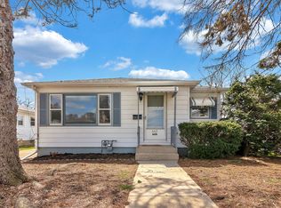 665 Ludlow Ave, Elgin, IL 60120