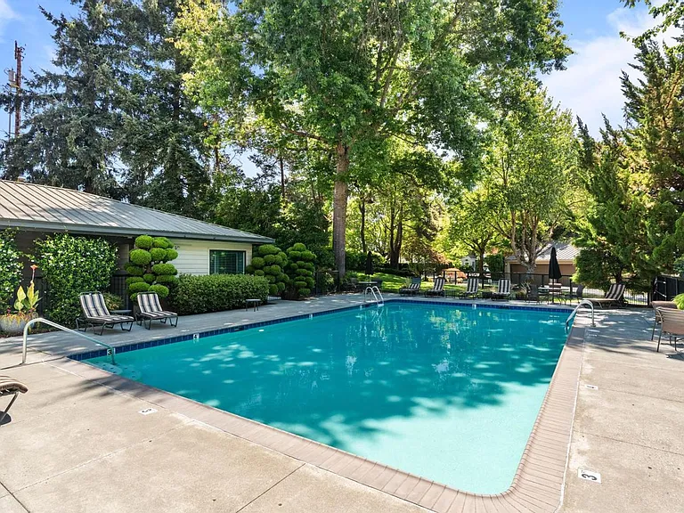 318 SE Spokane St #3 — Photo 68