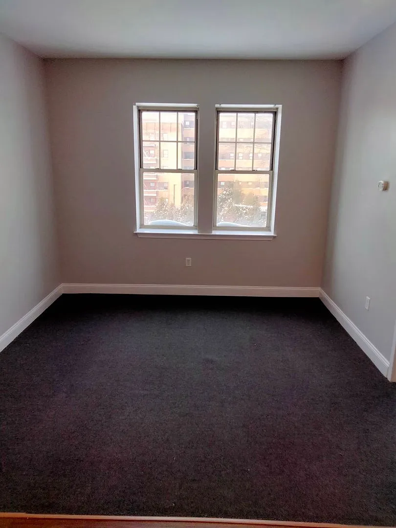210 Farmington Ave — Photo 4