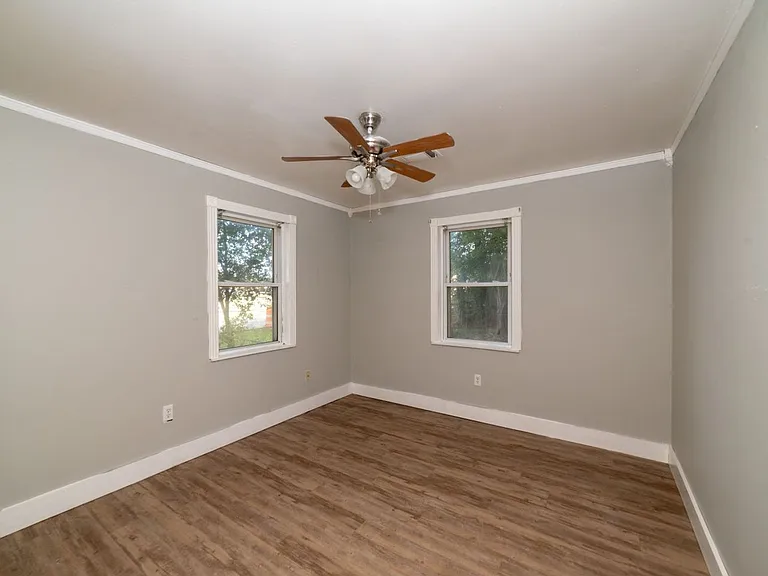 610 N Fir St — Photo 14