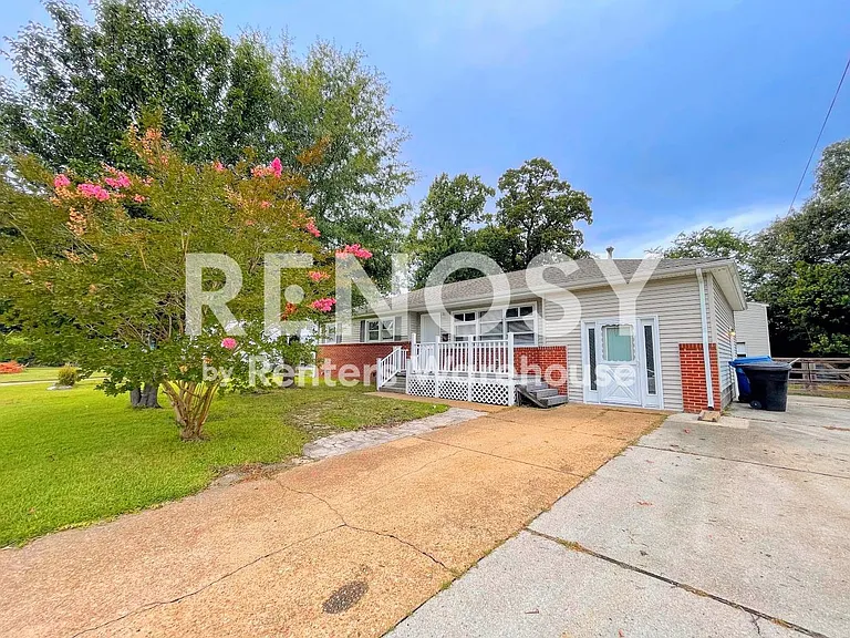 1509 Sagewood Dr — Photo 2