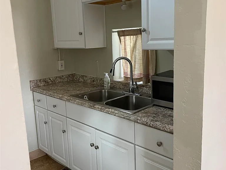 1141 Crosby St — Photo 12