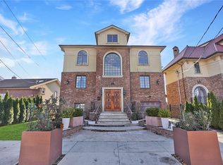 208 Mayfair Dr N, Brooklyn, NY 11234
