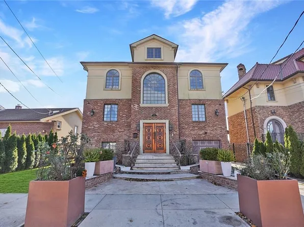208 Mayfair Dr N, Brooklyn, NY 11234