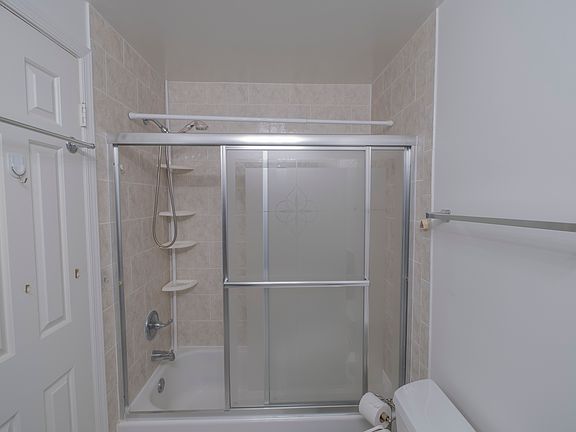 3rd image of 17031 Catalpa Ct