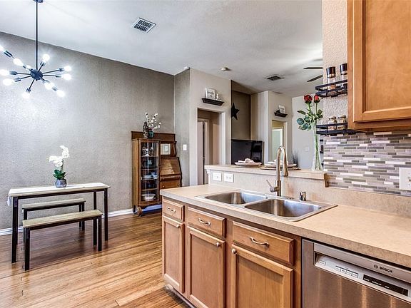 5th image of 2941 Oakshire St