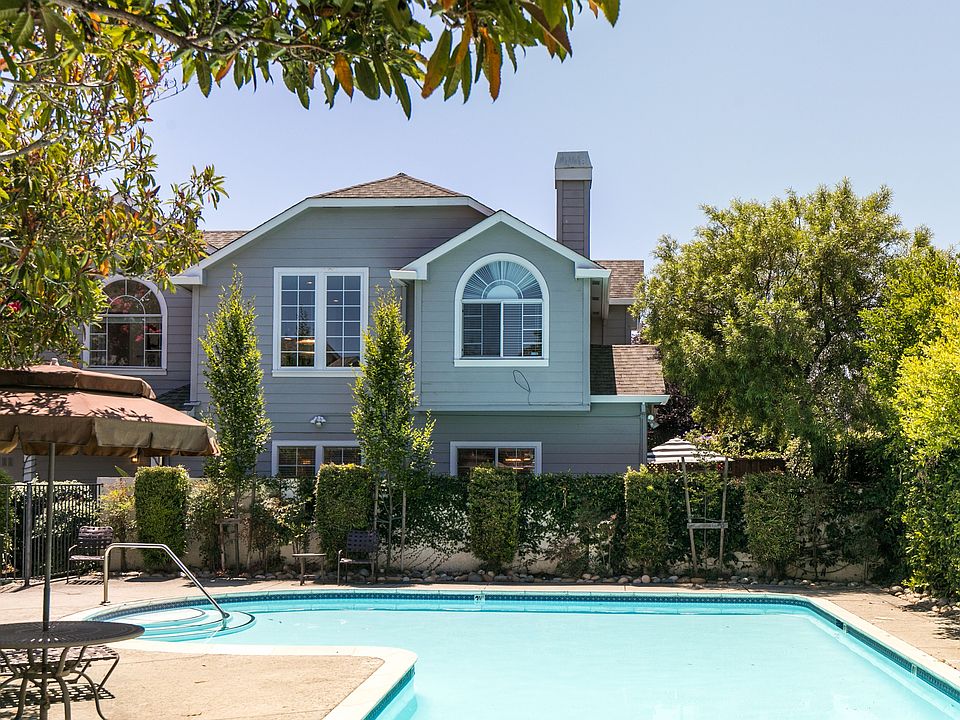 1st image of 155 Orchard Oak Cir
