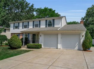 128 Old Farm Cir, Williamsville, NY 14221