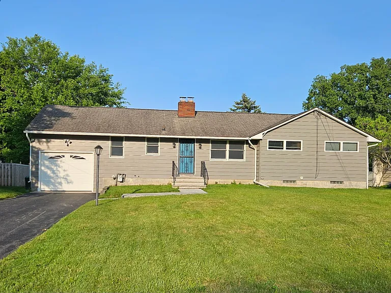 302 Palmer Dr — Photo 1
