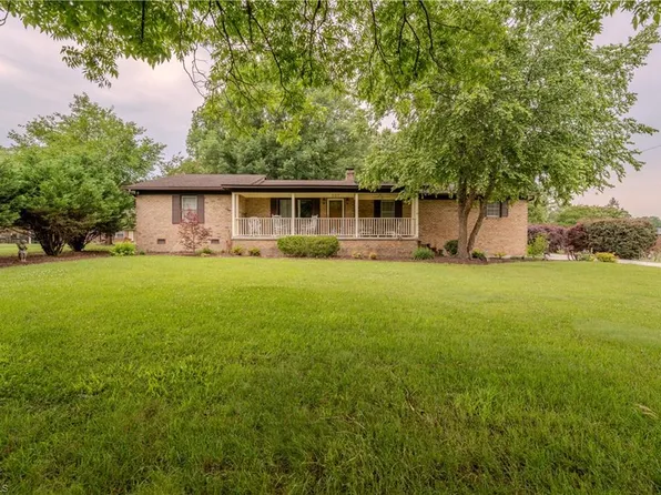 307 Pineywood Rd, Thomasville, NC 27360