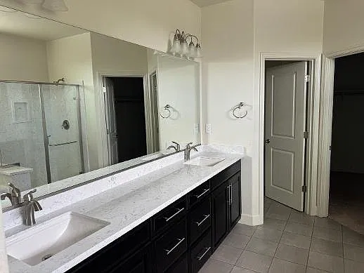 3 bed, 2.5 bath, 2444 sqft, $3,300 — Photo 2